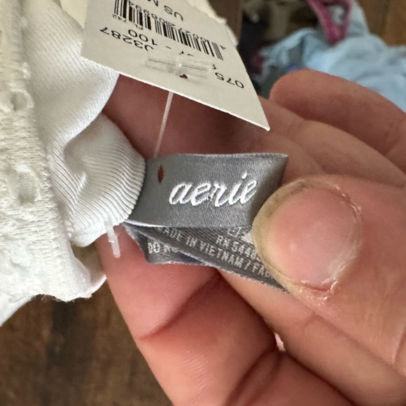 Closet clearout NWT White aerie triangle top size M lace cutout - Picture 4 of 8